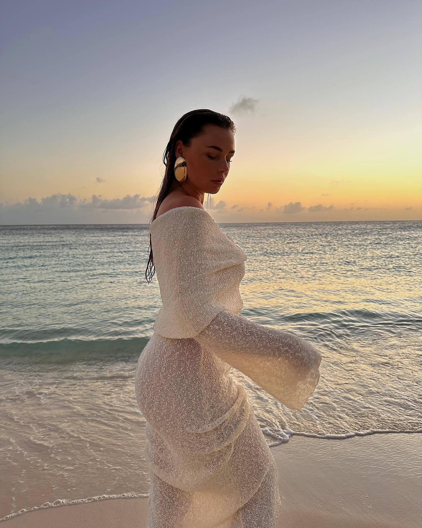 Nayara - Elegant Off Shoulder Maxi Dress Olivia The Label